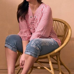 Plus Size Bandana Print Cropped Jeans