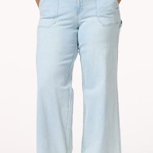 Plus Petite Lightwash Wide Leg Jeans