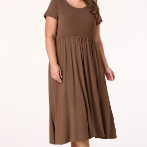 Plus Size Solid Scoop Neck Maxi Dress